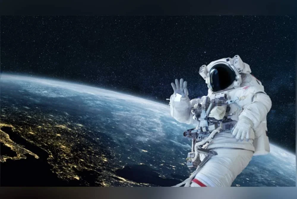 Lelaki itu mendakwa dia berada di angkasa lepas. Foto Agensi