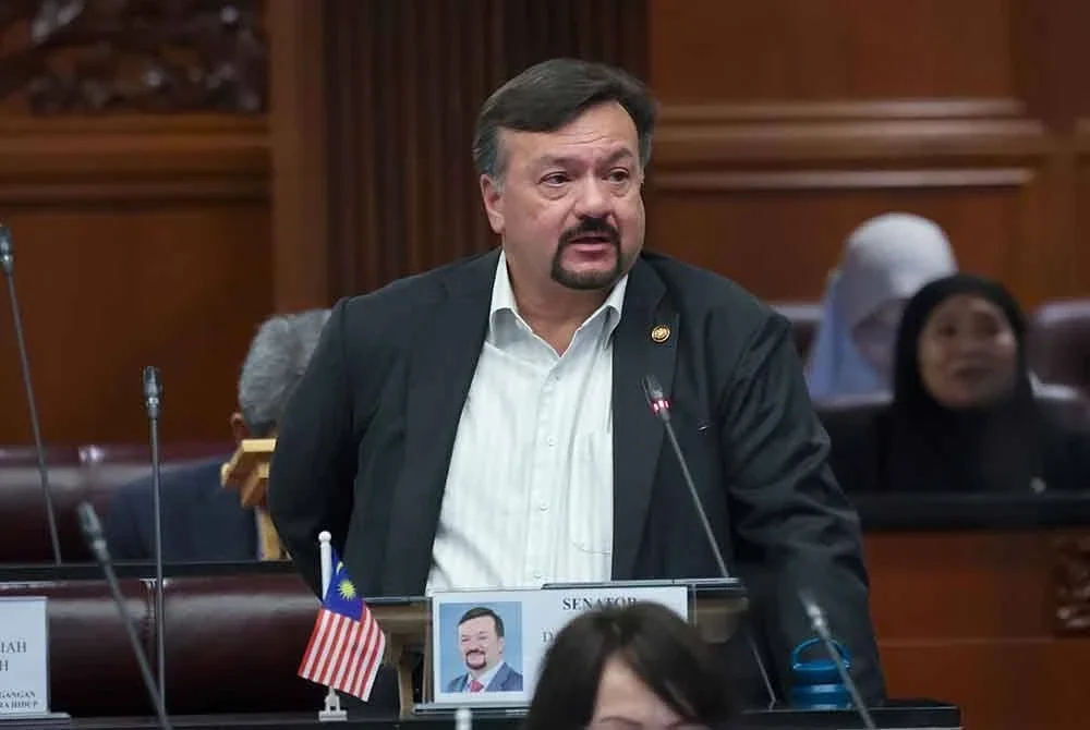 Amir Hamzah ketika Mesyuarat Kedua, Penggal Keempat Parlimen ke-15 Persidangan Dewan Negara di Bangunan Parlimen hari ini. - Foto: Bernama