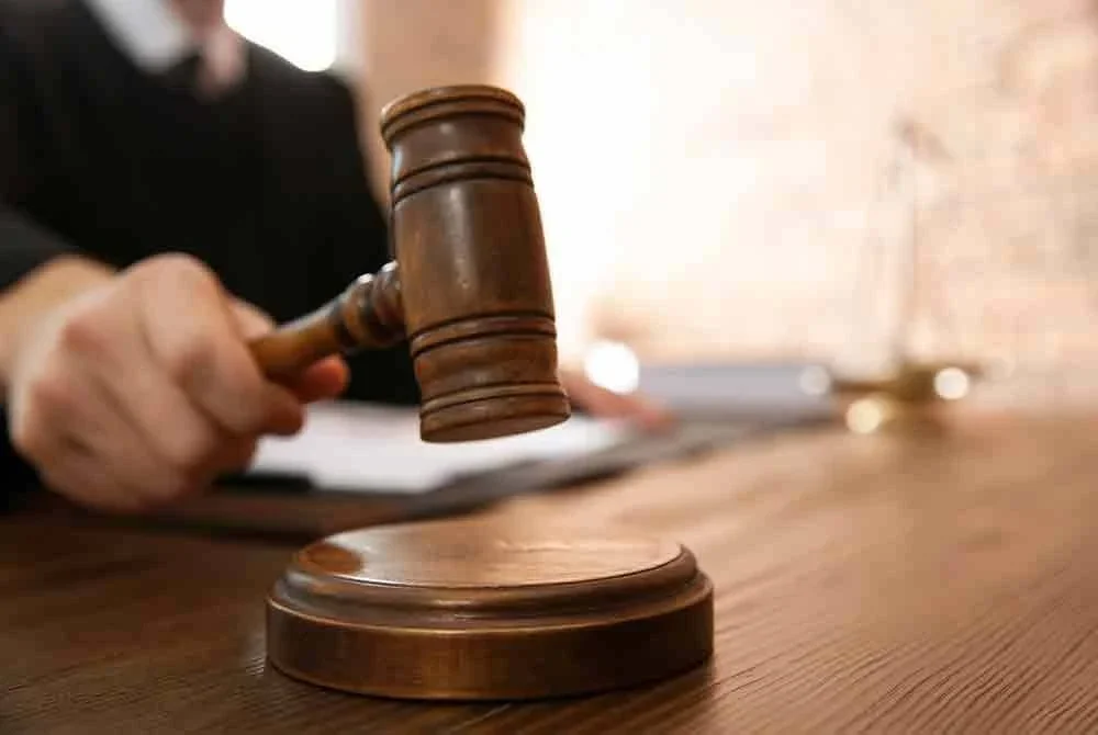 Seorang bekas pengarah syarikat pembinaan mengaku tidak bersalah di Mahkamah Sesyen di sini pada Isnin, atas 17 pertuduhan menggunakan dokumen palsu bagi cadangan projek pembinaan Lebuh Raya Maju (MEX II) berjumlah RM314.5 juta, pada 2017 dan 2018 lalu. Gambar hiasan