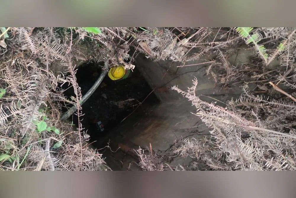 Seorang pemotong rumput warga Myanmar terselamat selepas terjatuh ke dalam lubang sedalam enam meter.