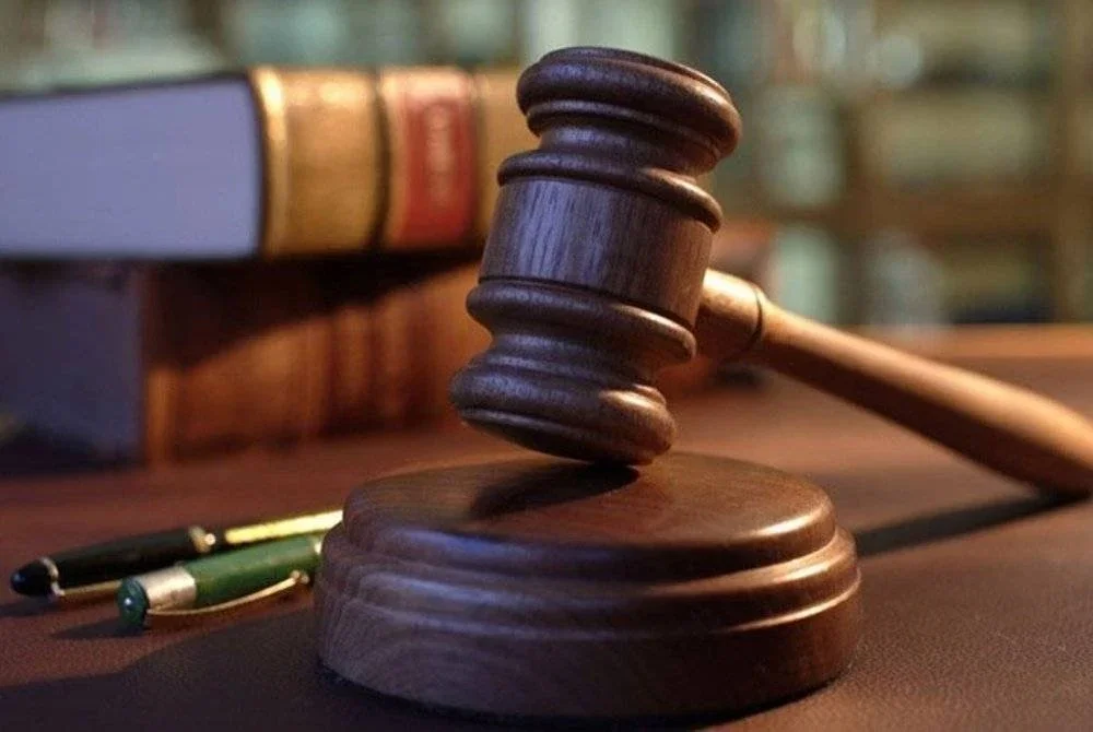 Seorang bekas perunding unit amanah didakwa di Mahkamah Sesyen Kuala Lumpur atas empat pertuduhan penipuan pelaburan bernilai RM215,000. Gambar hiasan