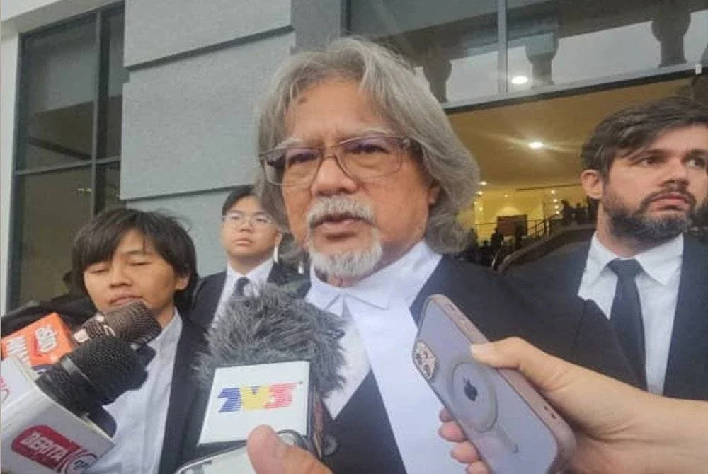 Ram Singh ketika ditemui pemberita di pekarangan Mahkamah Kota Kinabalu selepas prosiding pada Isnin.