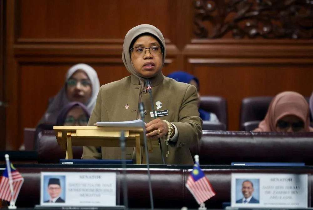 Timbalan Menteri Perumahan dan Kerajaan Tempatan, Datuk Aiman Athirah Sabu ketika Mesyuarat Kedua, Penggal Keempat Parlimen ke-15 Persidangan Dewan Negara di Bangunan Parlimen hari ini. Foto Bernama