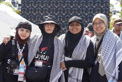 Dari kiri; Ardell Aryana, Zizi Kirana, Iylia Balqis dan Lia Maryam yang menyertai misi Global Sumud Flotilla. Foto: Instagram @iyliabqs