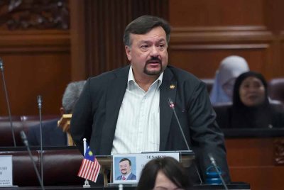 Amir Hamzah ketika Mesyuarat Kedua, Penggal Keempat Parlimen ke-15 Persidangan Dewan Negara di Bangunan Parlimen hari ini. - Foto: Bernama