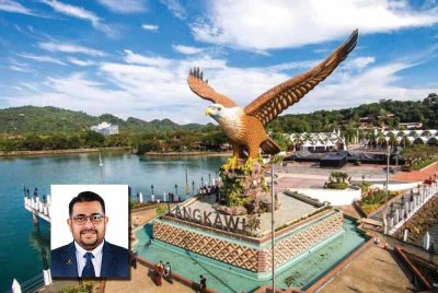 Melancong ke pelbagai destinasi dalam negara seperti Pulau Langkawi seperti sedang menjalani proses mengenali sejarah, memahami warisan, dan menjiwai budaya setempat. Gambar kecil: Mohd Hafiz