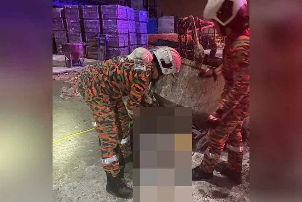 Seorang buruh maut akibat dihempap mesin pengangkut konkrit di sebuah tapak pembinaan di Taman Bukit Senadi, sini pada Isnin. Foto BBP Iskandar Puteri