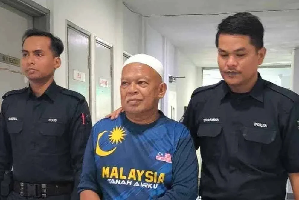 Nasiruddin (tengah) antara empat pemimpin tertinggi GISBH yang akan didakwa pada Selasa.