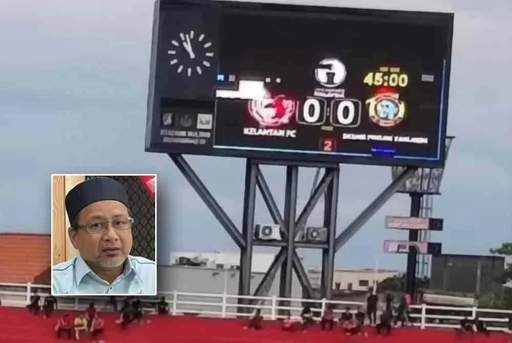 Kerja-kerja baik pulih papan markah di Stadium Sultan Muhammad IV, Kota Bharu yang rosak sebelum ini akan bermula pada November depan. Foto kecil: Zamakhshari