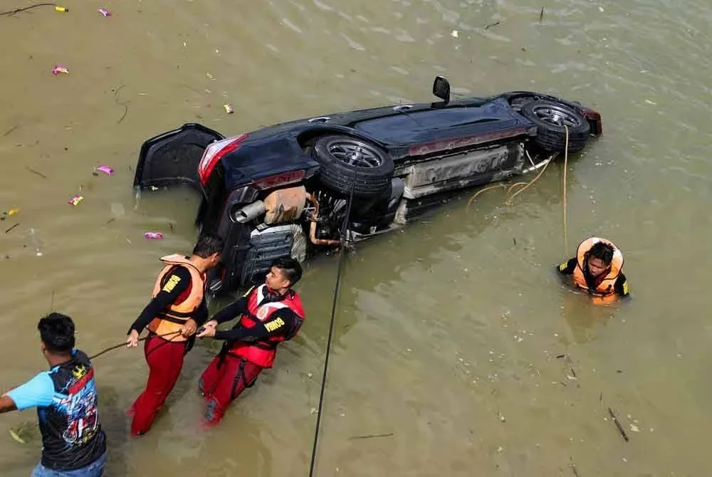 Mahkamah Tinggi Syariah Seremban mengesahkan dua beradik yang lemas di Sungai Linggi sebagai beragama Islam dan akan dikebumikan secara Islam di Port Dickson. Foto Bernama