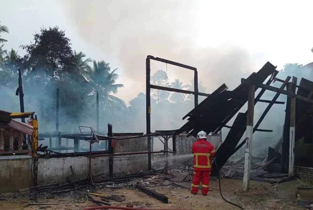 Keadaan rumah yang terbakar. Foto: JBPM Kelantan