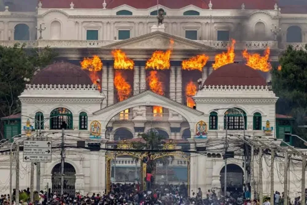 Kejadian arson berlaku secara meluas di Kathmandu dan bandar-bandar utama seluruh negara. - Foto Agensi