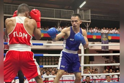 Jemis (kanan) tekad tumbangkan Sheikh dalam RF3 Super Champion Muaythai Kuda Merah di Titiwangsa pada Selasa.