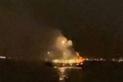 Keadaan kapal berkenaan yang didakwa terkena serangan dipercayai dron - Foto: Agensi