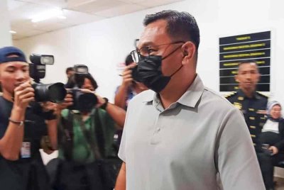 Sen Thiam didakwa di Mahkamah Sesyen Johor Bahru pada Selasa atas dua pertuduhan memakaikan petunjuk geografi yang salah pada pembungkus petunjuk geografi berdaftar tanpa persetujuan.