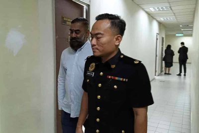 Tertuduh diiringi pegawai SPRM ketika dibawa ke Mahkamah Butterworth pada Selasa.