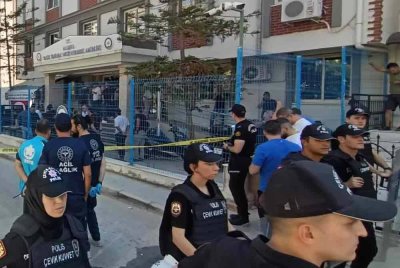 Satu pasukan khas sedang meneliti aktiviti dalam talian serta rekod komunikasi GSM milik penyerang.