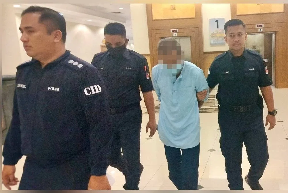 Tertuduh diiringi keluar dari mahkamah selepas mengaku tidak bersalah atas tuduhan merogol dan melakukan amang seksual ke atas kanak-kanak perempuan tujuh tahun di sini April lalu.