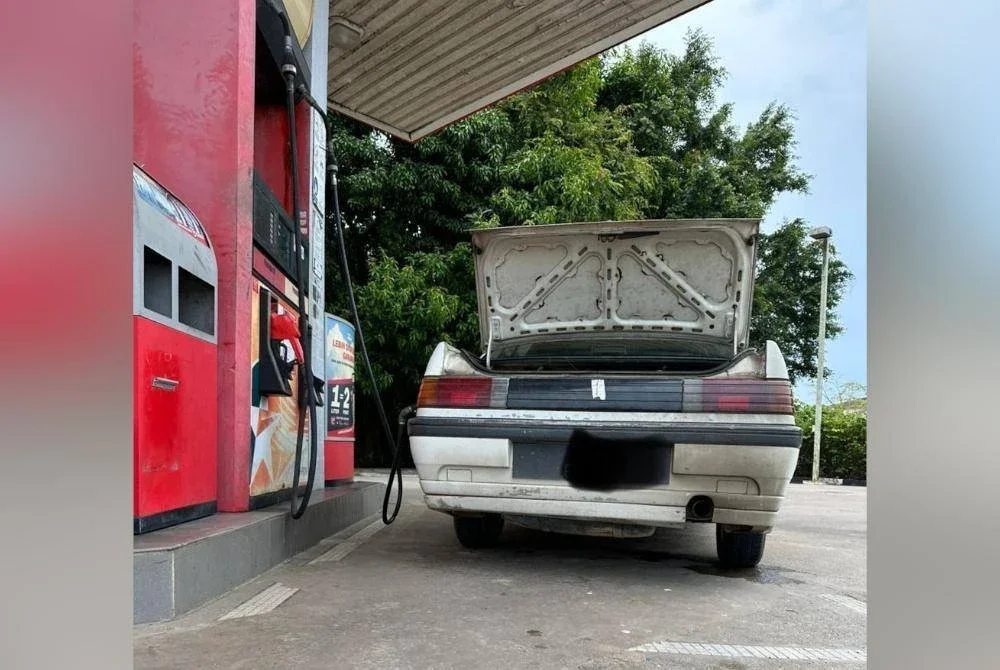 Proton Iswara yang disita dalam operasi berkenaan. Foto KPDN