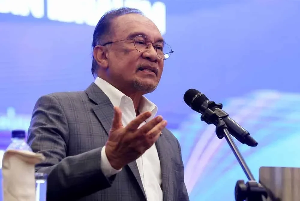 Perdana Menteri, Datuk Seri Anwar Ibrahim berucap sempena Majlis Pelancaran Persidangan Antarabangsa Sains Sosial dan Kemanusiaan Ke-9 ICOSH 2025 hari ini. Foto Bernama