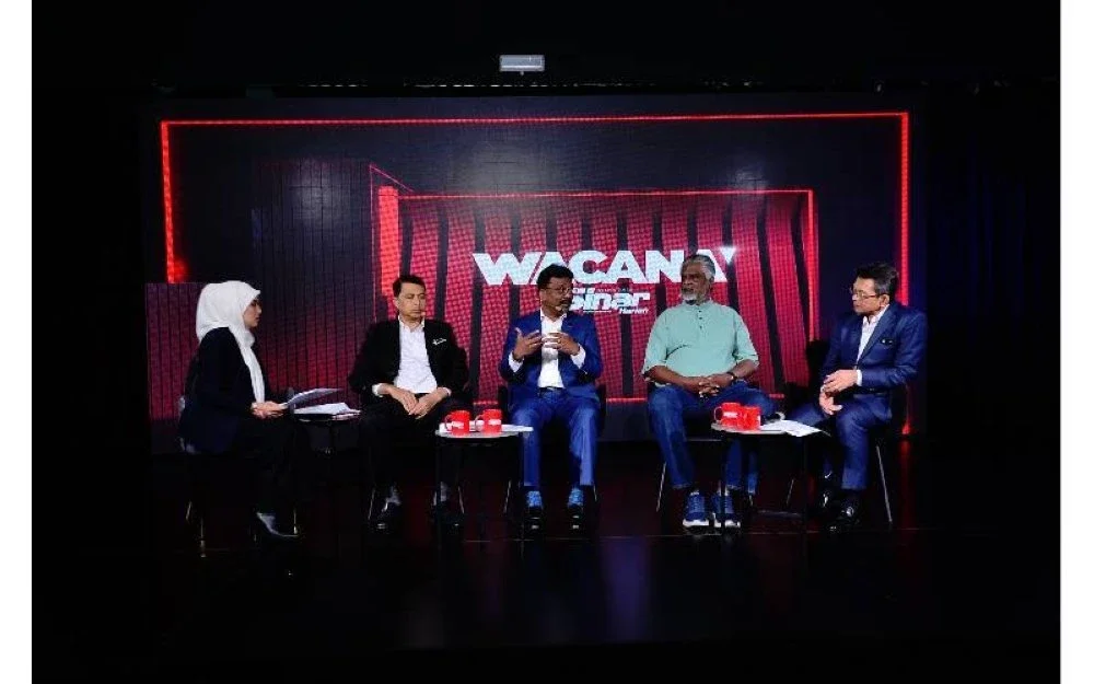 Dari kiri: Masrenny, Che Rahim, Palaniappan, Baharom dan Asri pada program Wacana Sinar Edisi 482 bertajuk Dasar Gaji Progresif yang diadakan di Studio F Sinar Harian, di Shah Alam.