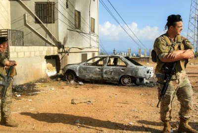 Anggota tentera dikerahkan untuk berkawal di lokasi serangan di selatan Beirut pada Selasa.
