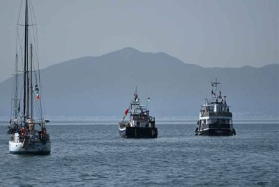 Kapal Family Boat (kanan), sebahagian daripada Global Sumud Flotilla, berlabuh di Sidi Bou Said, Tunisia pada 9 September 2025 selepas didakwa terkena serangan dron. Foto AFP