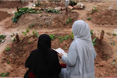 PARA ulama berbeza pandangan berkaitan hukum menyedekahkan bacaan al-Quran kepada si mati. -Gambar hiasan/ Foto: CANVA