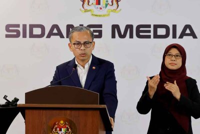 Fahmi Fadzil ketika sidang media mingguan Kabinet di Menara Komunikasi pada Rabu. Foto Bernama