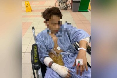 Tular gambar mangsa cedera dan dirawat di hospital.
