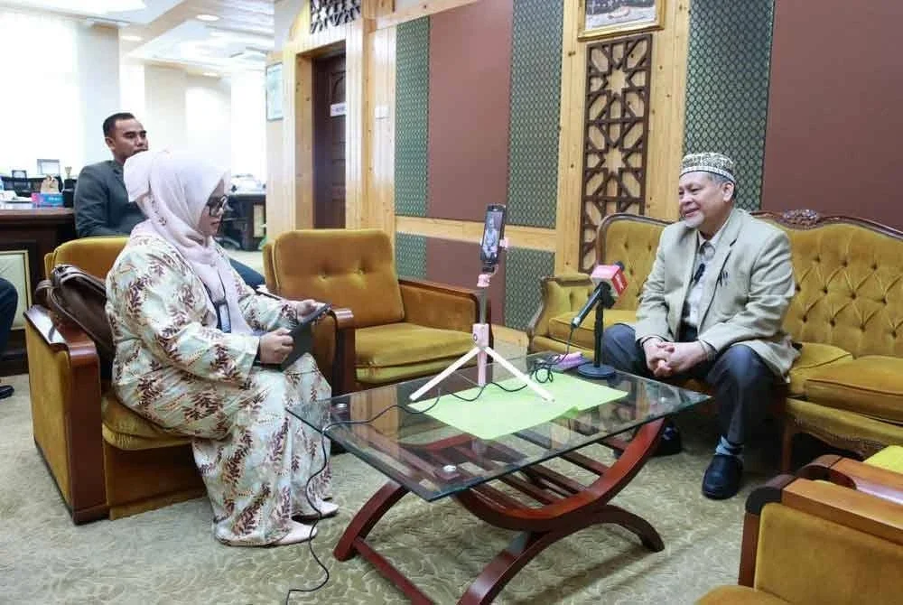 Mohd Amar ketika diwawancara oleh Hazelen Liana.