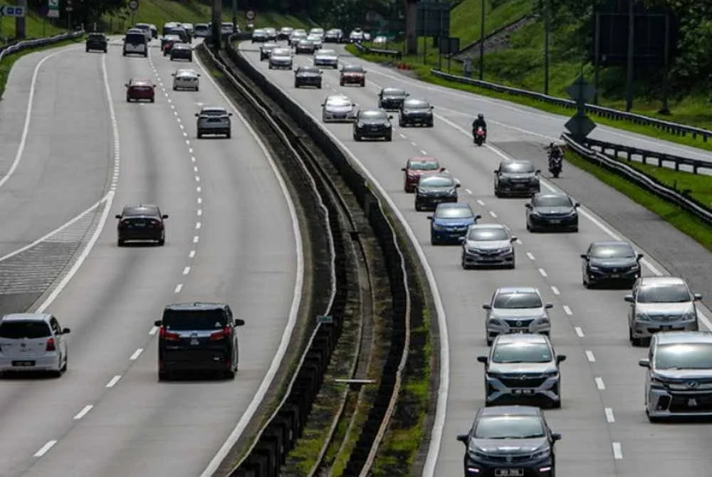 PLUS menjangkakan peningkatan aliran trafik hingga 2.2 juta kenderaan sehari di lebuh raya kendaliannya sempena cuti persekolahan dan sambutan Hari Malaysia. Gambar hiasan