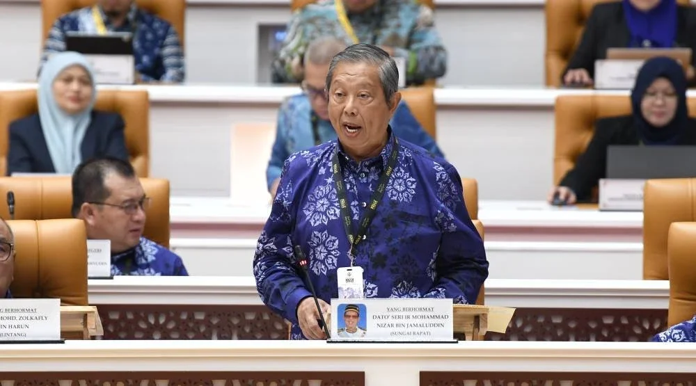 Mohammad Nizar menjawab soalan lisan Nga Kor Ming (PH - Kepayang) pada Sidang Dewan Undangan Negeri (DUN) Perak di Bangunan Perak Darul Ridzuan pada Khamis. Foto: ihsan Urusetia DUN Perak 