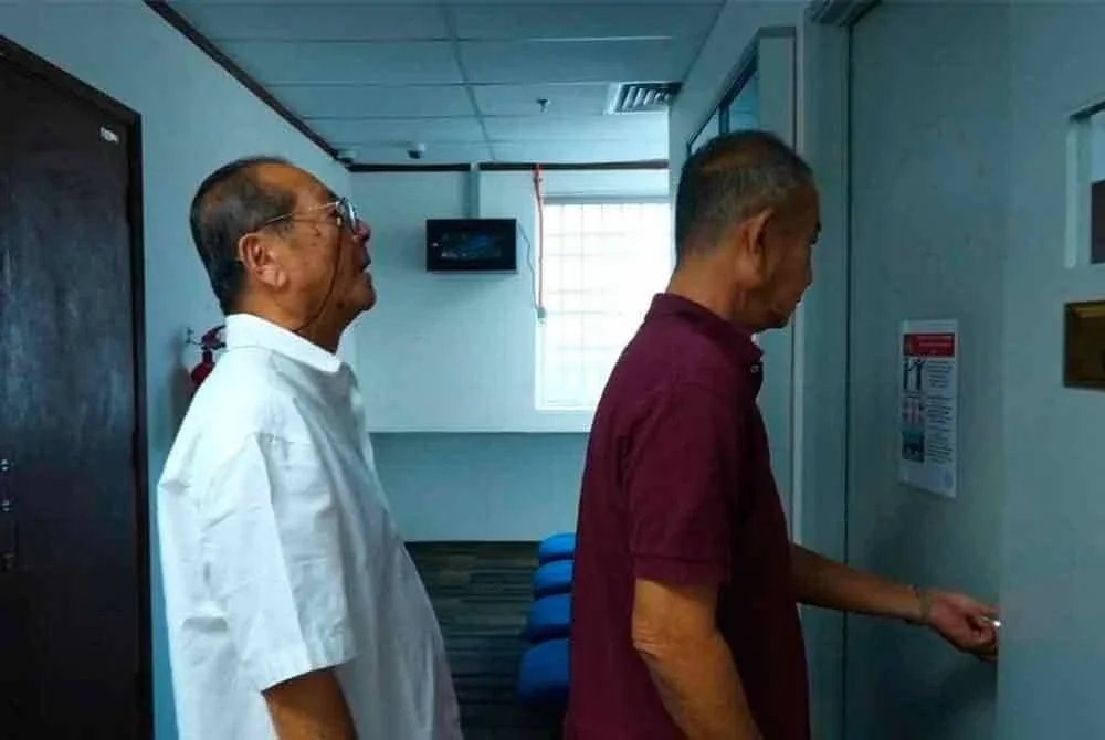 Dua beradik selaku pengarah sebuah stesen minyak masing-masing didenda RM15,000 oleh Mahkamah Sesyen Ipoh pada Khamis.