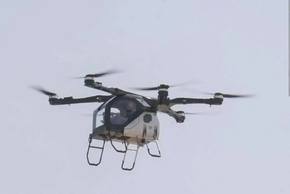 Kereta terbang “Land Aircraft Carrier” dari China menerima permit penerbangan khas di Ras Al Khaimah, UAE.