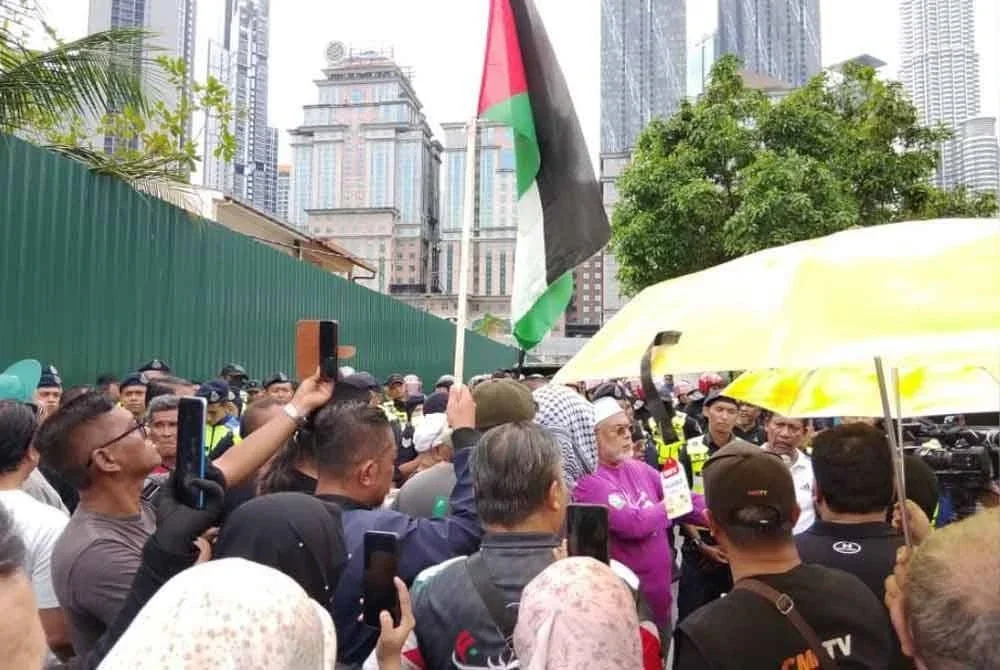 Rata-rata penduduk merayu agar pihak berkuasa memberi pertimbangan wajar dan mendengar keputusan rayuan terlebih dahulu sebelum sebarang tindakan pengosongan dilaksanakan di kawasan tersebut.