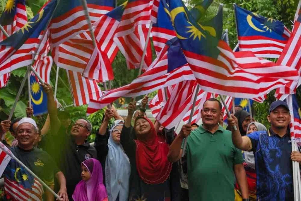 Kemerdekaan bukan sekadar mengibarkan Jalur Gemilang, mengadakan perarakan, atau melaungkan kata-kata patriotik di pentas rasmi malah ianya lebih daripada itu. Gambar hiasan