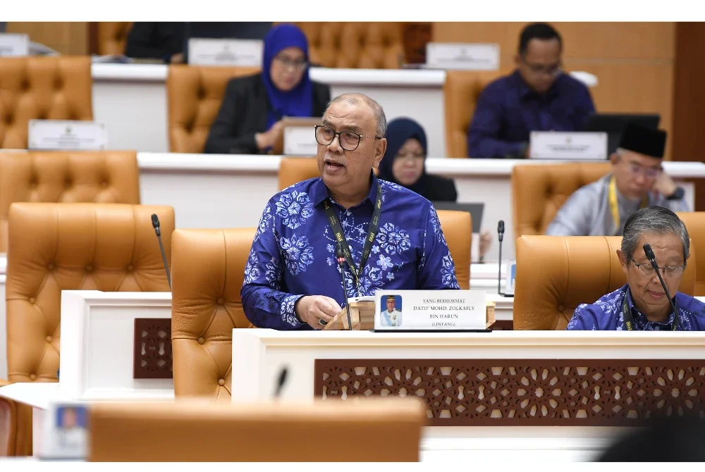 Mohd Zolkafly menjawab soalan lisan Zafarulazhan Zan (PN - Kampong Gajah) pada Sidang Dewan Undangan Negeri (DUN) Perak di Bangunan Perak Darul Ridzuan pada Khamis. Foto: Ihsan Urusetia DUN Perak