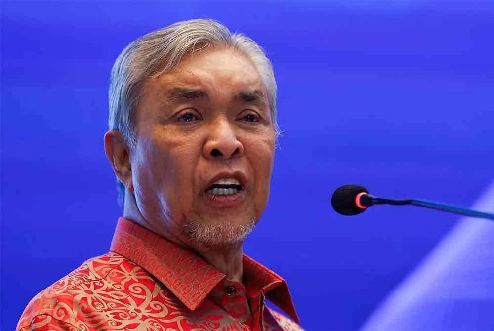 Ahmad Zahid ketika menyampaikan ucaptama di Global Islamic Finance Summit, pada Khamis. Foto Bernama