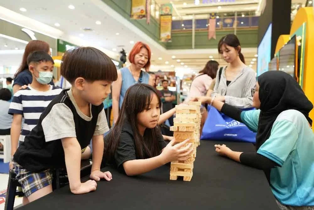 Orang awam dipelawa untuk sama-sama memeriahkan aktiviti-aktiviti yang dijalankan di kompleks dan pusat beli-belah seluruh Malaysia.