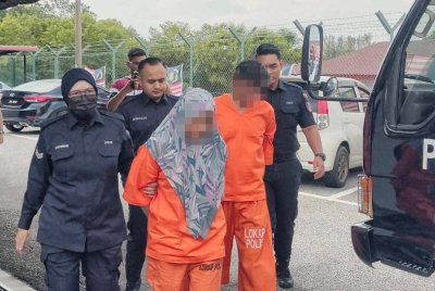 Tempoh reman bapa kepada dua kanak-kanak yang meninggal dunia akibat lemas selepas kereta dinaiki mereka menggelongsor masuk ke Sungai Linggi, Tanjung Agas di sini bersama teman wanitanya disambung lagi.