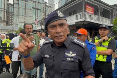 Fadil berkata, terdapat sebahagian kecil penduduk Kampung Sungai Baru yang terbabit belum bersedia untuk berpindah, namun usaha sedang dilakukan untuk mempermudahkan urusan mereka.