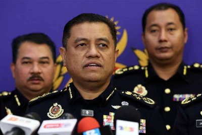 Aedy Fadly (tengah) ketika sidang media sempena Inisiatif Penguatkuasaan Keselamatan Jalan Raya di Kementerian Pengangkutan, pada Khamis. Foto Bernama