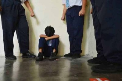 Peningkatan mendadak kes buli di sekolah rendah yang melonjak sebanyak 79 peratus dalam tempoh 2023 hingga 2024 menimbulkan kebimbangan serius apabila melibatkan kanak-kanak seawal usia tujuh tahun.