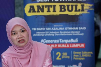 Menteri Pendidikan, Fadhlina Sidek ketika sidang media pada Majlis Peluncuran Platform Pendapat Awam Mengenai Tribunal Antibuli di Dewan Saksama, Bahagian Hal Ehwal Undang-Undang, Jabatan Perdana Menteri hari ini. Foto Bernama