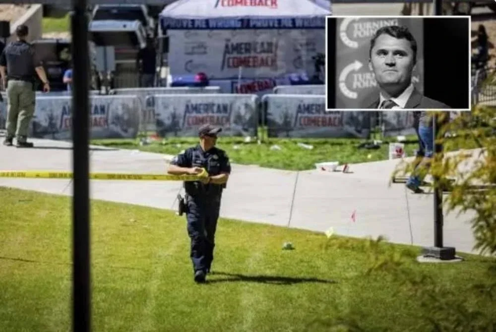 Seorang anggota keselamatan memasang pita keselamatan di kawasan kampus Utah Valley University, pada Rabu, di Orem, Utah - lokasi di mana Charlie Kirk (gambar kecil) ditembak. Gambar AP