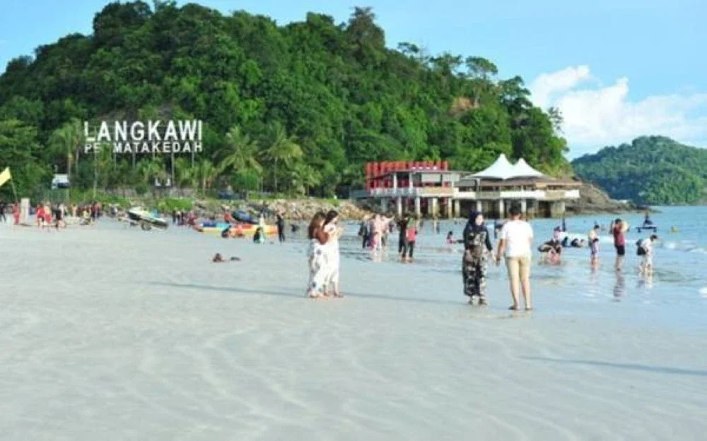 Industri pelancongan Malaysia menjana RM291.9 bilion, menyumbang 15.1 peratus kepada ekonomi pada tahun lepas. Gambar hiasan. 