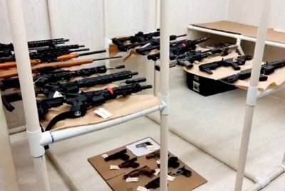 Antara senjata api yang dirampas dari rumah seorang remaja lelaki berusia 13 tahun di Washington, Amerika Syarikat.