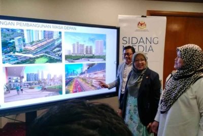 Dr Zaliha (tengah) ketika sidang akhbar khas pada Jumaat.