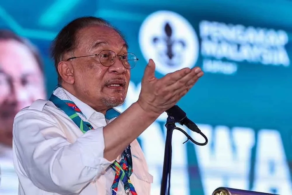 Anwar berucap pada Perhimpunan Agung Pengakap Johor (PAPJ) ke-27 di Pantai Tanjung Leman, Mersing pada Sabtu. Foto Bernama